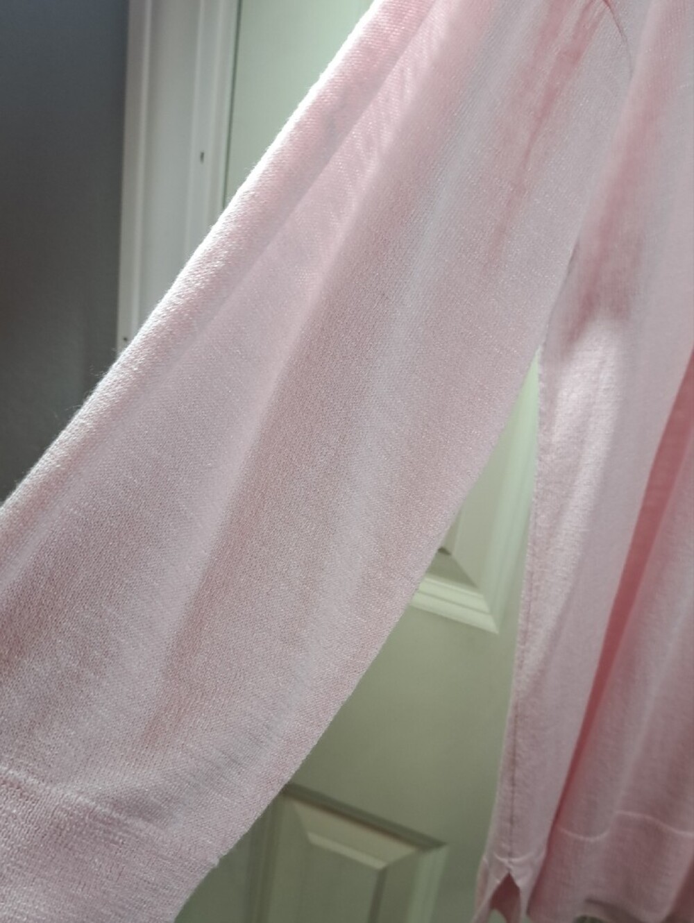 Banana Republic Pale Pink V-Neck Lightweight Sweater - Picture 6 of 7
